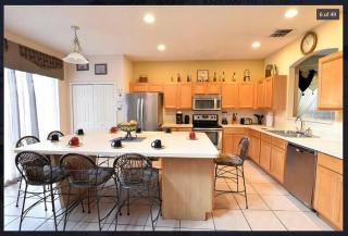 7 Bedroom, 6 bath and pool near Disney in Emerald Island 4 King Master Suites - Kissimmee - 8