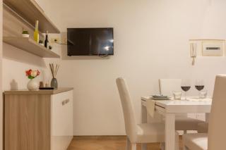 Flowers apartments & rooms - Meta - 1