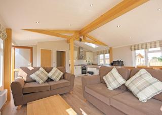 Athelington Hall Farm Lodges - 2
