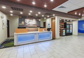 Holiday Inn Express & Suites Sealy by IHG - 2