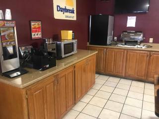 Days Inn by Wyndham Abilene - 3