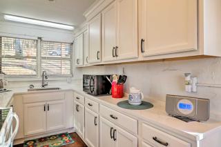 Lakefront Delta Cottage with Views, Canoe and Dock! - Delta - 2