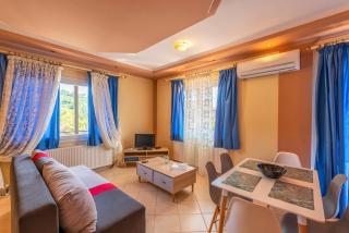 Demmy's Apartment - 8