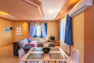 Demmy's Apartment - 6