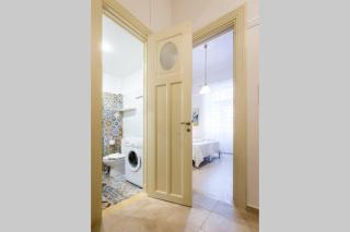 Neoclassical apartment with 2 bedrooms in Piraeus - 2