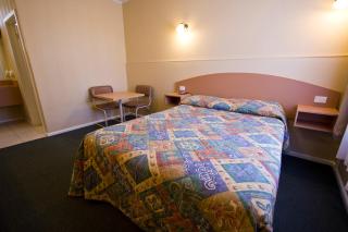 Parkville Motel - 8