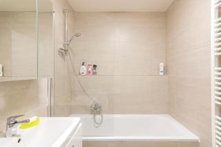 Spacious 2BR with balcony in Prague - Comfort & Style - 8