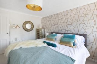 The Spacious Gem House Kent with Parking - 2
