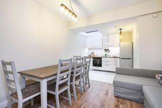 Stylish Apartment, WHITE CITY - SK - 8