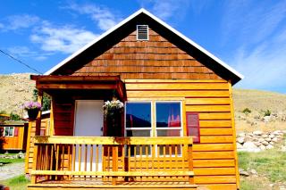 Yellowstone's Treasure Cabins - 8