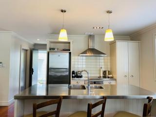 Tinkerbell Cottage 2-4 Bedroom- Russell Cottages Collection - Russell - 6