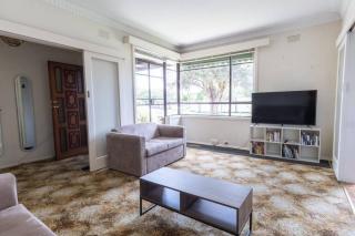 Fantastic Three Bedroom Home Close to City and Airport - Melbourne - 0