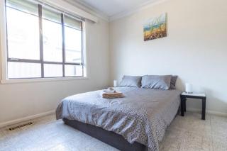 Fantastic Three Bedroom Home Close to City and Airport - Melbourne - 2