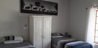 Lovely holiday home for a large family or friends bordering Kruger National Park - Marloth Park - 3