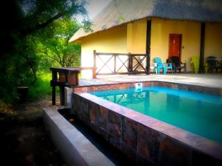 Lovely holiday home for a large family or friends bordering Kruger National Park - Marloth Park - 0