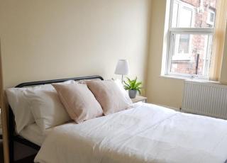 Beautiful 4 bedroom Victorian Apartment Sleeps 7 STOCKPORT - Manchester - 0