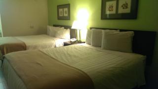 Travelodge by Wyndham Lincoln Northeast - Lincoln - 9