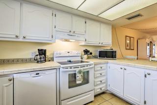 Oceanfront Cocoa Beach Condo with View Walk to Pier - 7