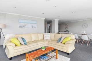Sunrise, Seaviews and BBQs-Papamoa Beach Apartment - Papamoa - 5