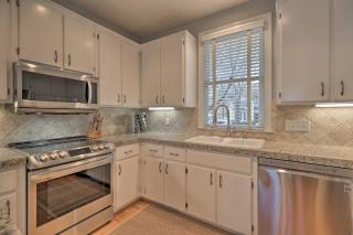 Home Overlooking Lake Oconee with Resort Amenities! - 4