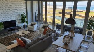 Accommodation Front - Gorgeous 4 Sleeper Beachfront Apartment - Durban - 9