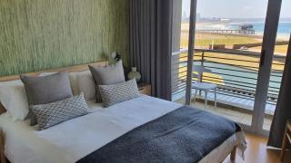 Accommodation Front - Gorgeous 4 Sleeper Beachfront Apartment - Durban - 2