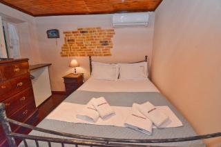 Kampielo Homes - Budget room prv bathroom - Corfu - 9