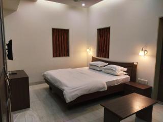 Pals Hotel - Bombay - 0