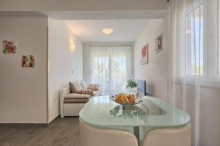 Apartments Gilly 2 - 4