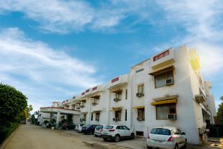 Club Platinum Resort - Bahādurgarh - 8
