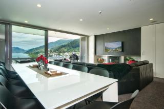 Lakeview 5BR Apartment Walk to Town - 8