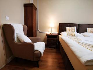 CORNER HOUSE - 8