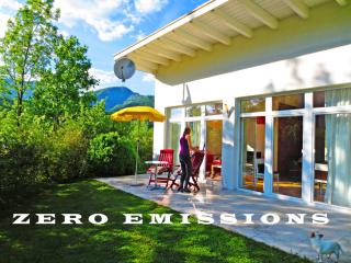 FLORES, Ferienhaus oder Doppelzimmer, im Grünen, 5 Gehminuten ins Zentrum, Parkplatz, zero emissions - Bad Ischl - 0
