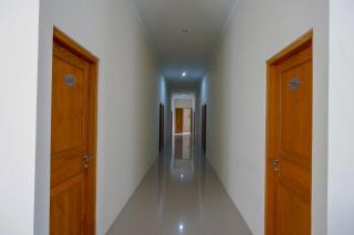 RedDoorz near Stadion 45 Karanganyar - 3