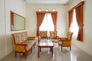 RedDoorz near Stadion 45 Karanganyar - 1