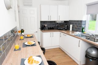 Charming 2 Bedroom House - Free Parking - Great Location - Tamworth - 2