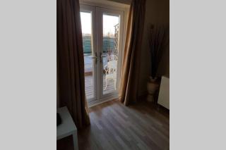 Sister's Apartment - Llanelli - 9