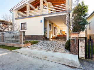 Modern Holiday Home in Jasenice with Veranda - Jasenice - 0