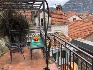 Kotor Bagus - Cozy Boutique Old Town Studio with Seaview Terrace - Kotor - 9