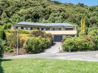 Rue Noyer Lookout - Akaroa Holiday Home - 0