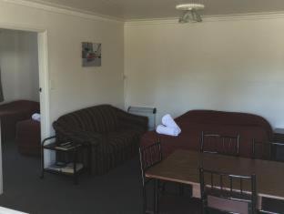 Ferry Motel - 7