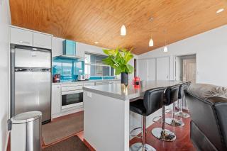 Blue Crush Villa - Mangawhai Heads Holiday Home - Mangawhai - 5