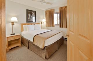 Black Hills Luxury Suites - 3