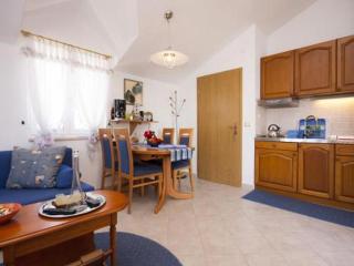 Family friendly seaside apartments Krapanj, Sibenik - 18004 - 4