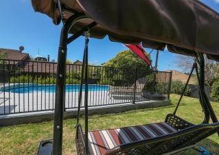 Swimming Pool Holiday Villa - Auckland - 4
