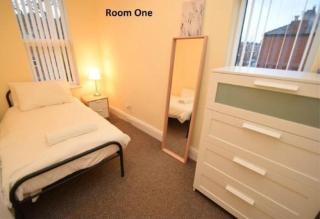 Beautiful 4 bedroom Victorian Apartment Sleeps 7 STOCKPORT - 3