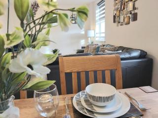 Inverness City Centre Apartment with Elevator and Google Chromecast - 6