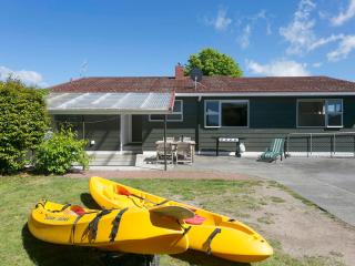 This Bach Has it All - Rainbow Point Holiday Home - Taupo - 0