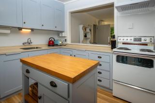 Hop, Skip and Jump to the Lake - Te Anau House - Te Anau - 4