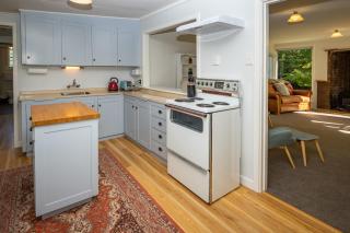 Hop, Skip and Jump to the Lake - Te Anau House - Te Anau - 5